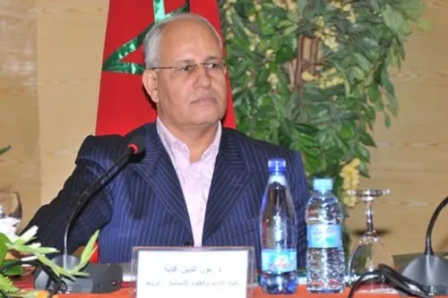 الفلسفة والتفكير بالفعل في كتابات محمد نور الدين افاية